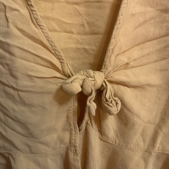 𝅺very J knotted crop top* - Picture 4 of 5